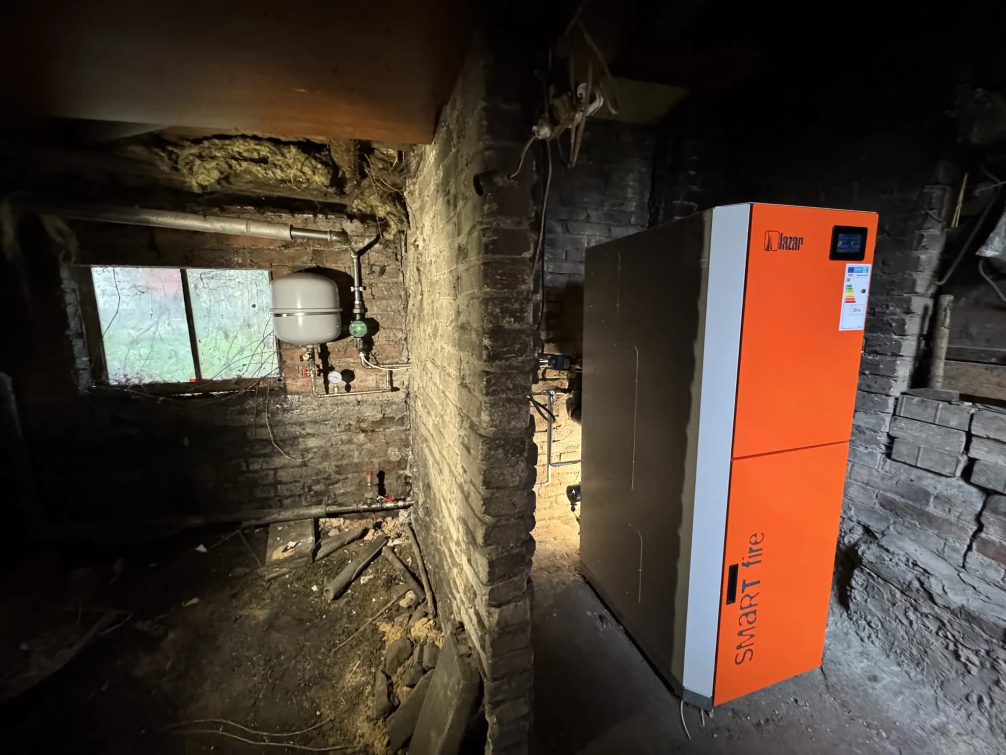 Wymiana kotła zasypowego na nowoczesny na pellet Smartfire 11/130 Lublin Choiny, mała kotłownia - zdjęcie 1
