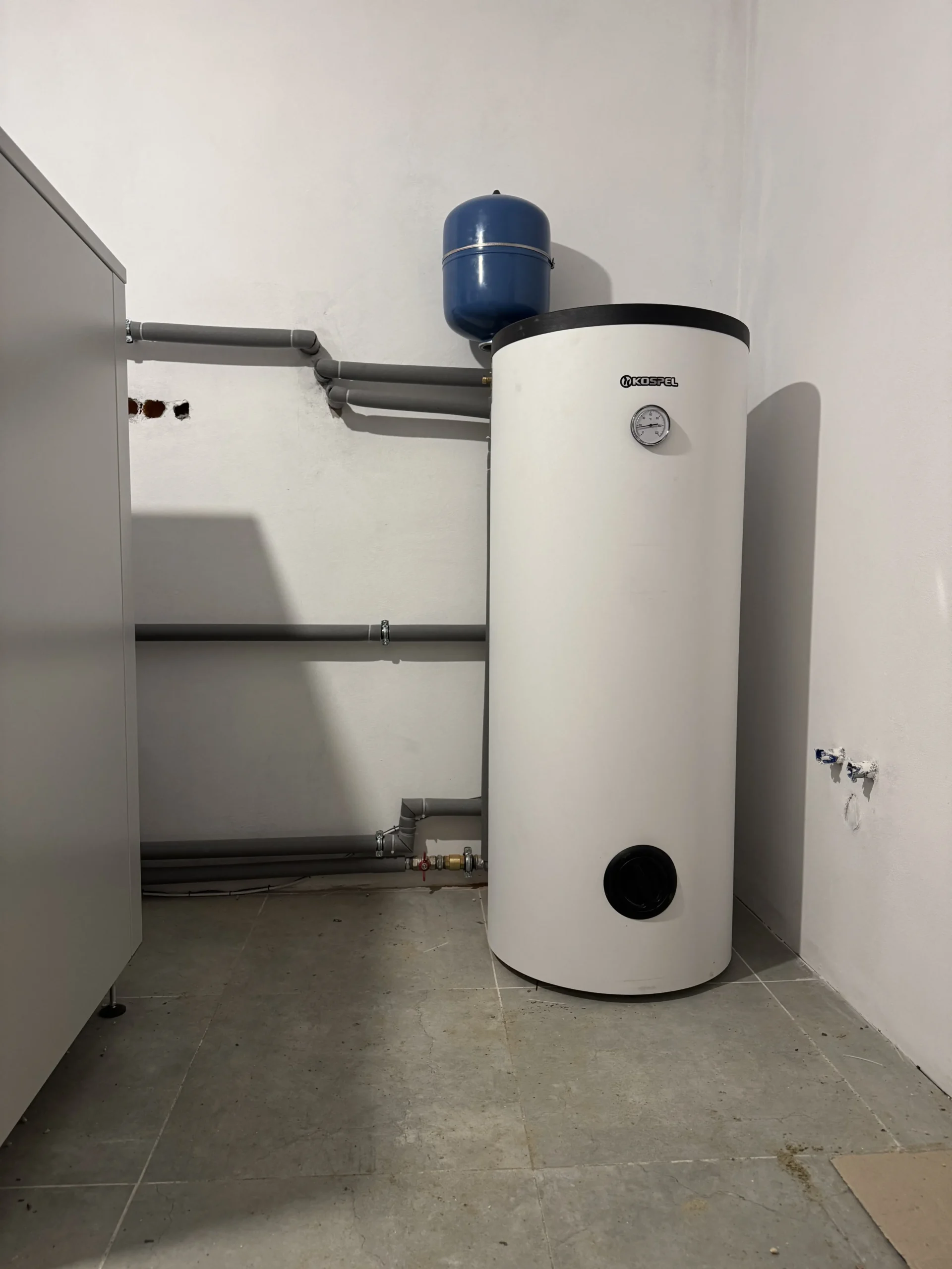 Nowoczesna kotłownia w nowym domu z ogrzewaniem podłogowym, kocioł Smartfire 15/440 z pakietem Exclusive, Jawidz - zdjęcie 8
